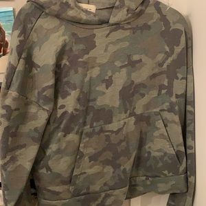Camo cropped sweatshirt